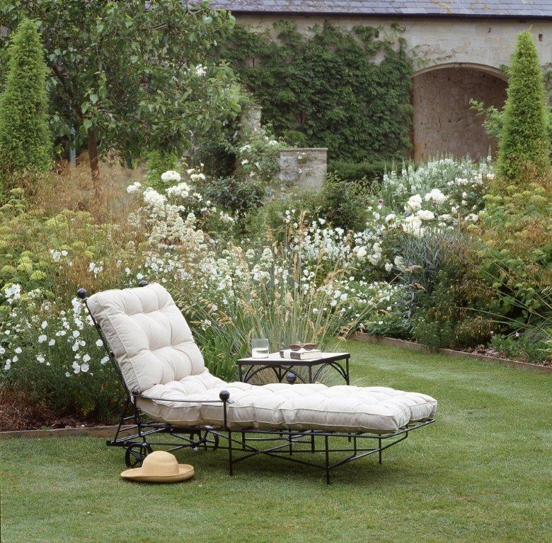 Chaise Longue Buttoned