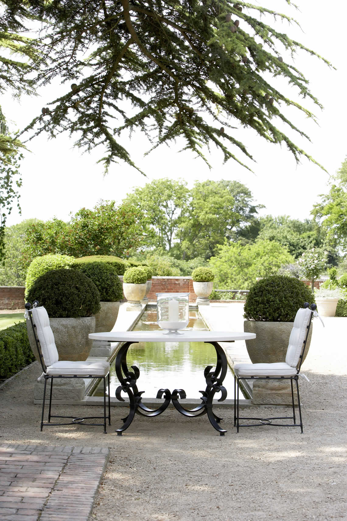 Norsebury Table and Chairs