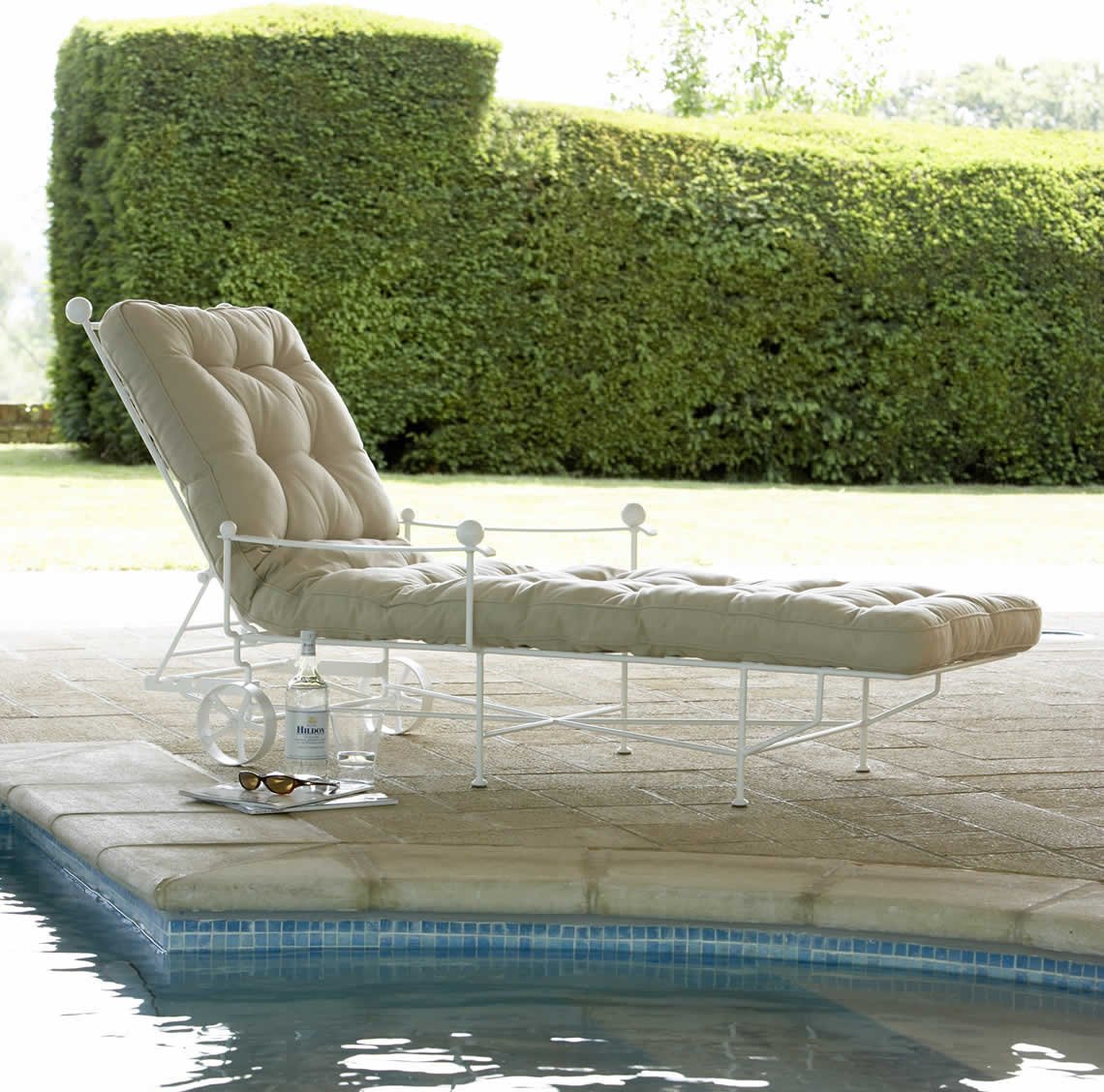 Chaise Longue Buttoned