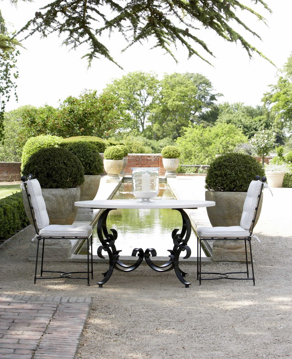 Norsebury Table and Chairs